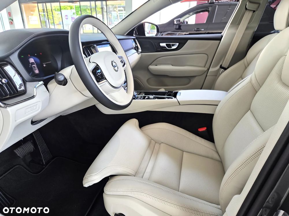 Volvo V60 T8 AWD Plug-In Hybrid Ultra Dark - 9