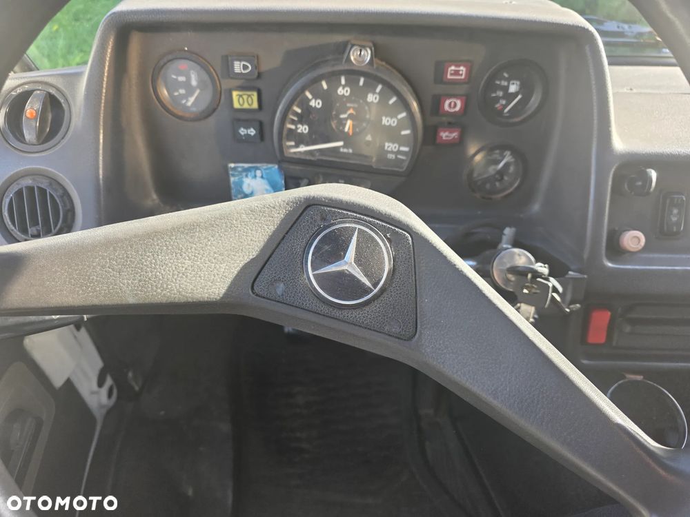 Mercedes-Benz 307D - 13