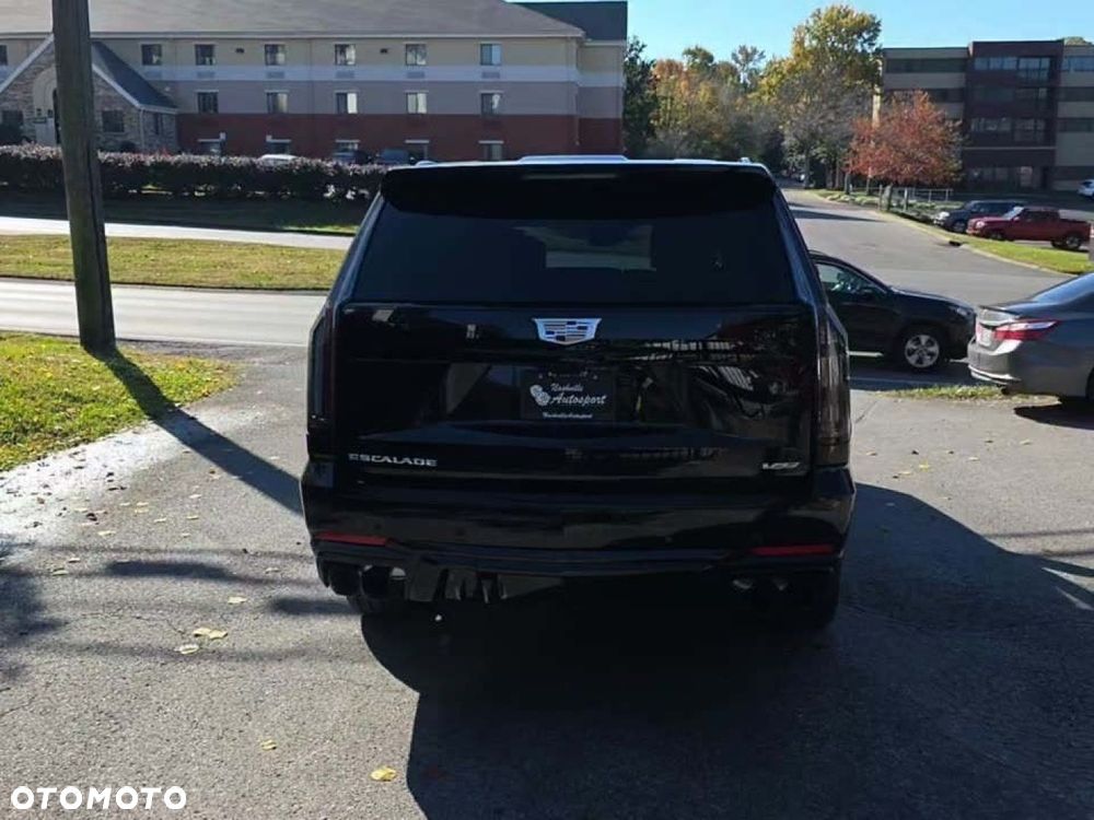 Cadillac Escalade - 5