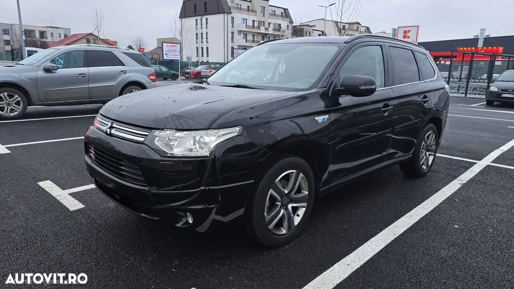Mitsubishi Outlander 2.0 4WD Plug-In Hybrid Top - 1