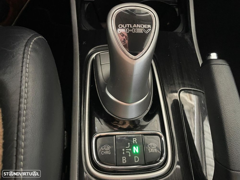 Mitsubishi Outlander 2.0 MIVEC Instyle Navi+ - 17