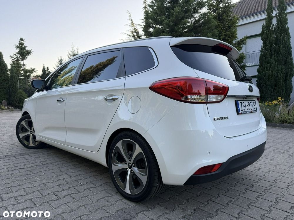 Kia Carens - 4