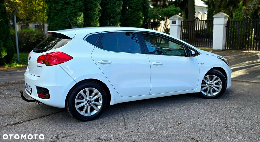 Kia Ceed 1.6 CRDi 136 ISG Dream Team Edition - 17
