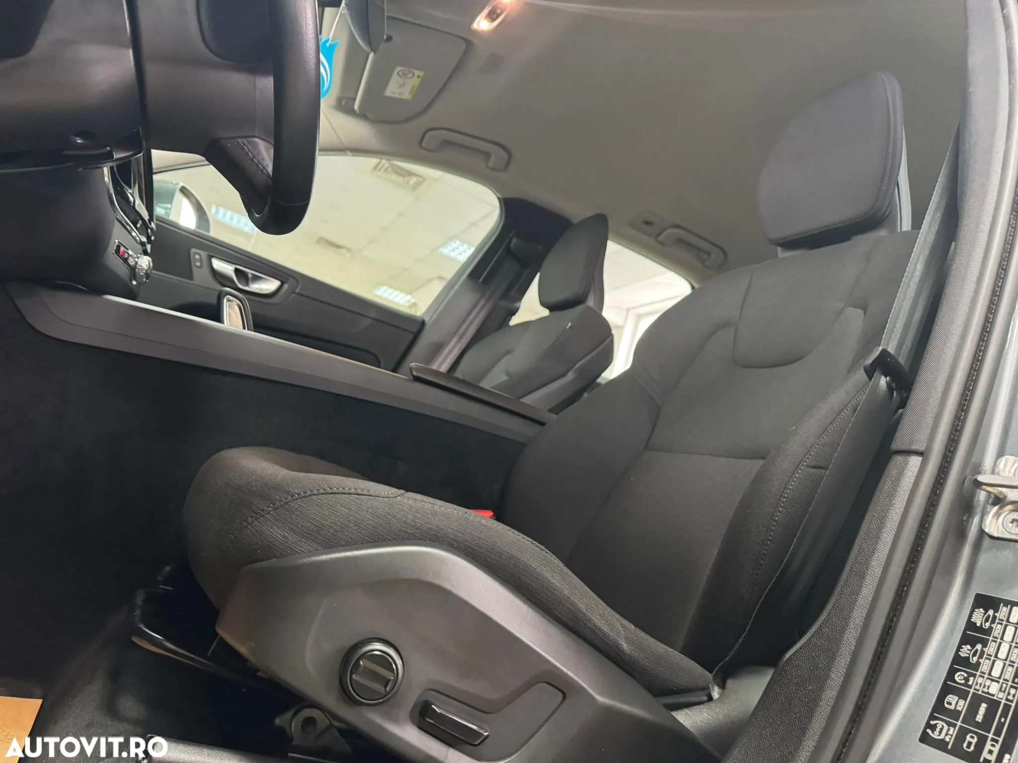 Volvo XC 60 B4 D AWD Geartronic Momentum Pro - 5