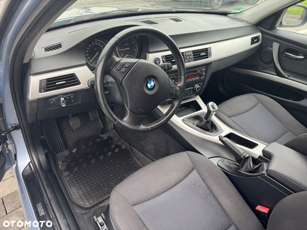 BMW Seria 3 318d - 16