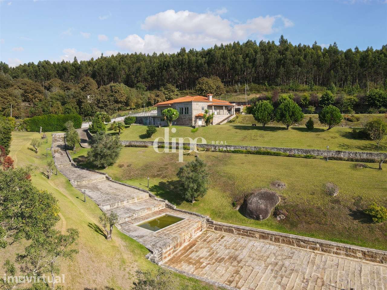 Luxuosa Quinta T4 inserida num terreno com 12.600m2 - Grande imagem: 2/25
