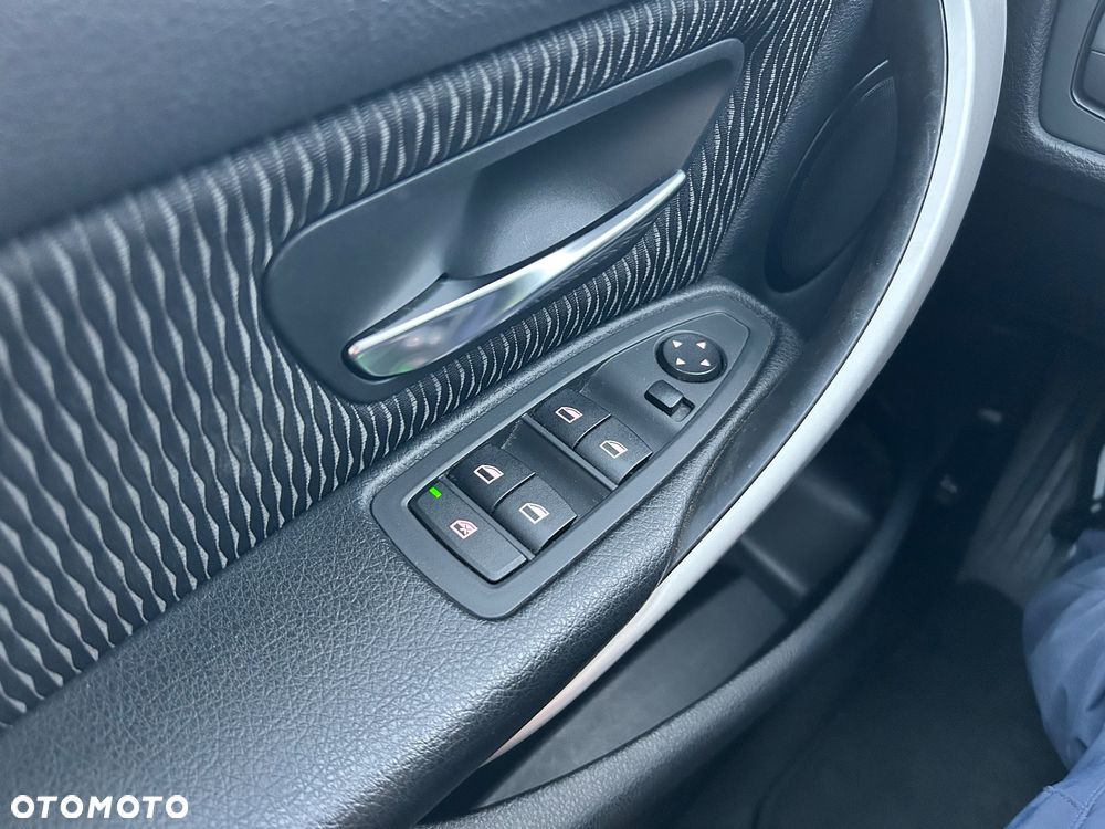 BMW Seria 3 316i - 31