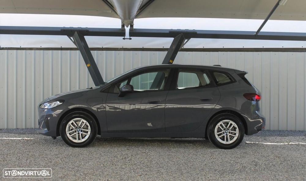 BMW 225 e xDrive — fotografia 6