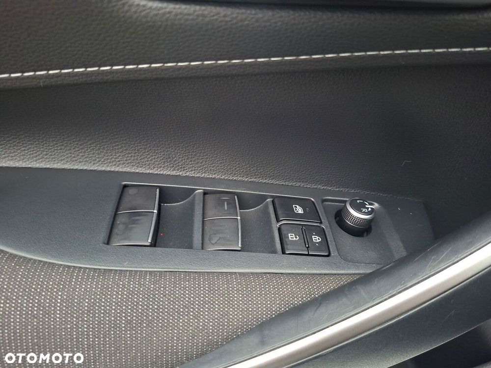 Toyota Corolla 1.8 Hybrid Comfort - 22
