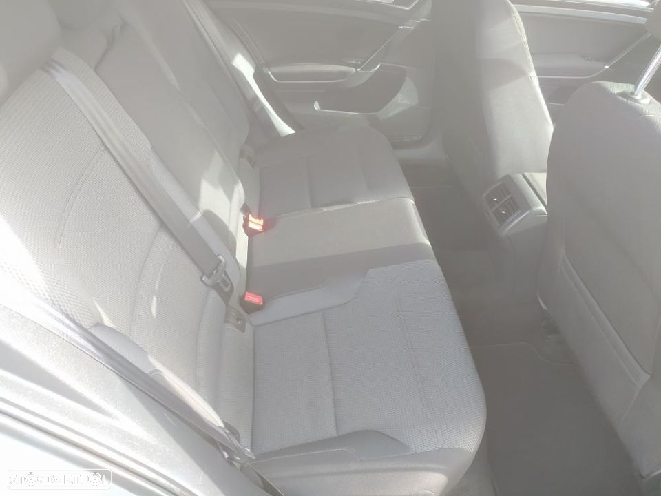 VW Golf Variant 1.6 TDi Confortline - 17