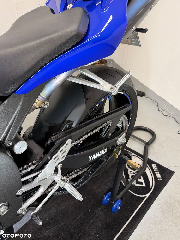 Yamaha R1 - 26