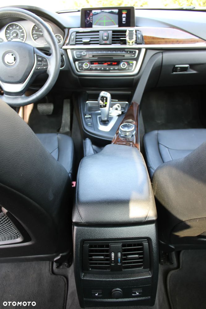 BMW Seria 3 328i xDrive Sport Line - 25