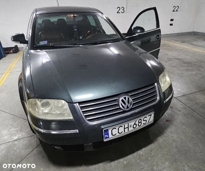 Volkswagen Passat - 1