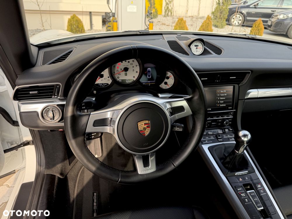 Porsche 911 Carrera - 24