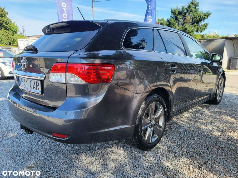 Toyota Avensis - 8
