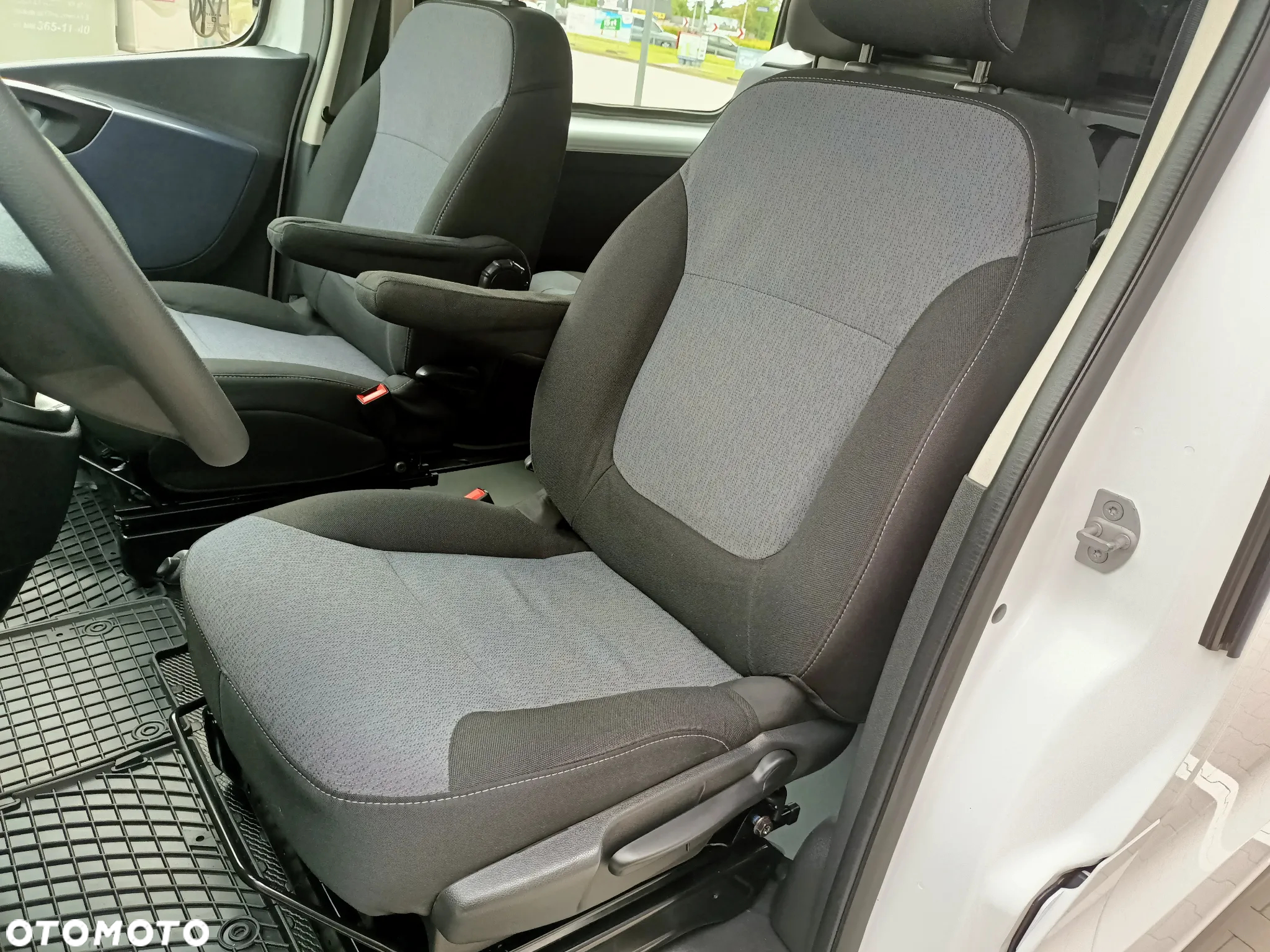 Opel VIVARO 5-cio OSOBOWY LONG - 22