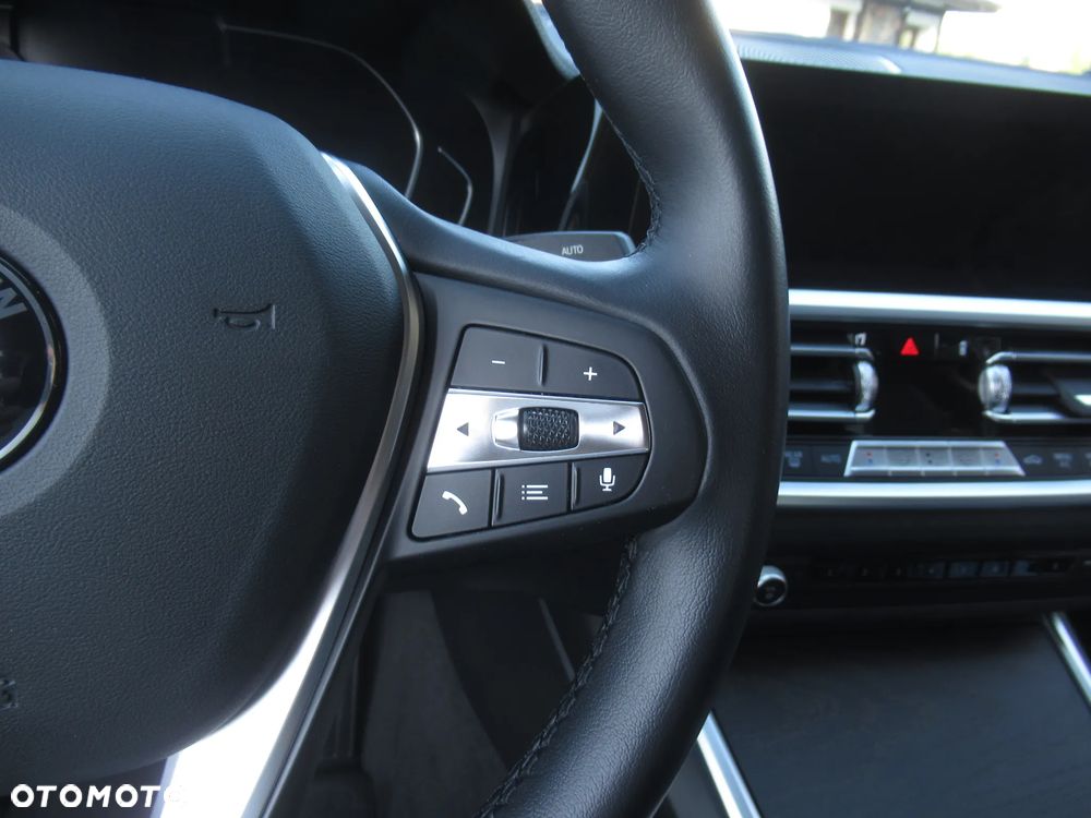 BMW Seria 3 320i Luxury Line - 13