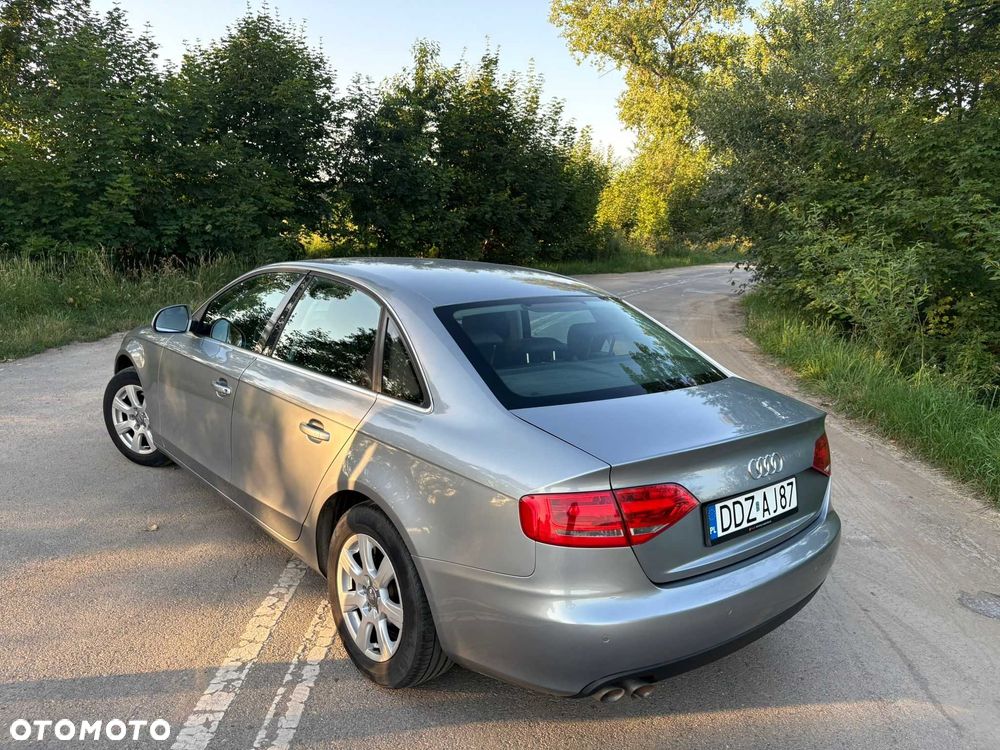 Audi A4 Limousine - 8