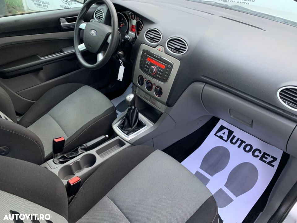 Ford Focus 1.6 16V Ambiente - 9