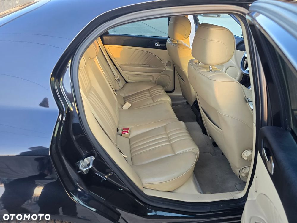 Alfa Romeo 159 2.4 JTDM 20V DPF Q-Tronic Distinctive - 11