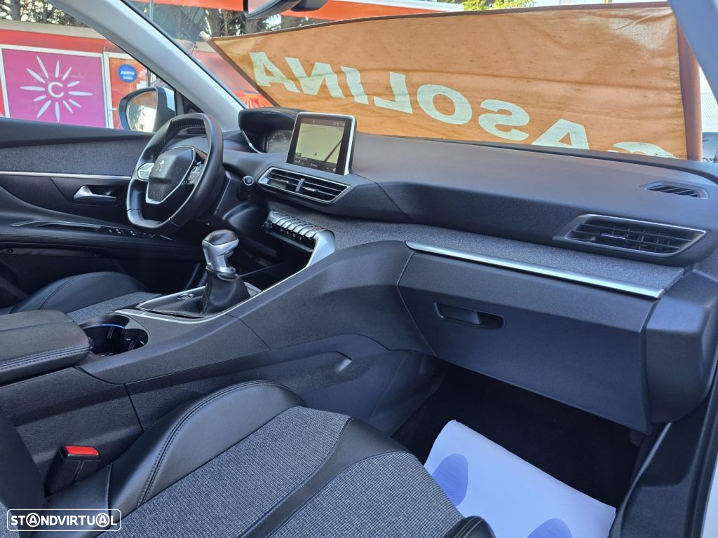 Peugeot 3008 1.2 PureTech Allure - 15