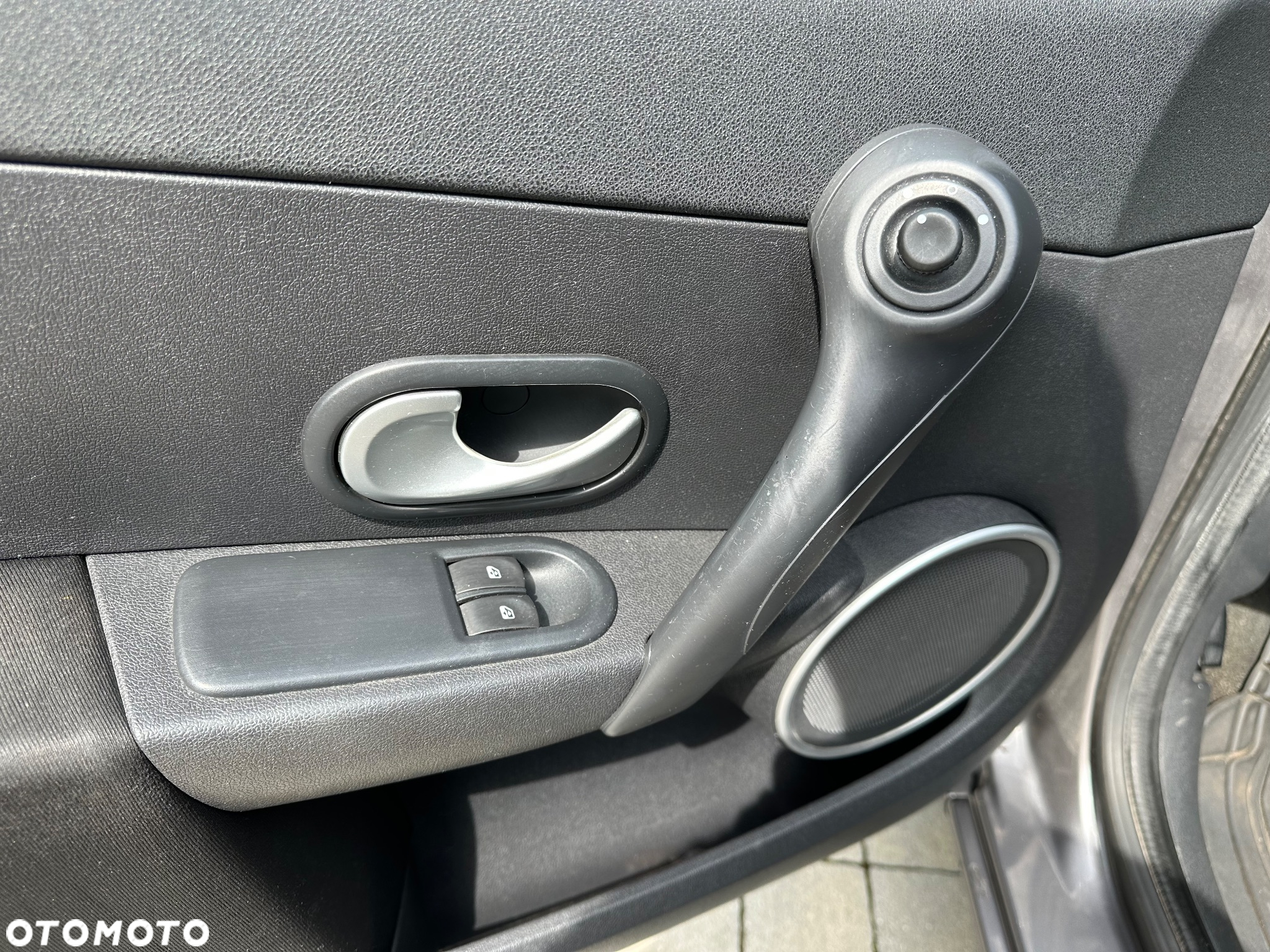 Renault Clio 1.5 dCi 85 FAP Grandtour Luxe - 9