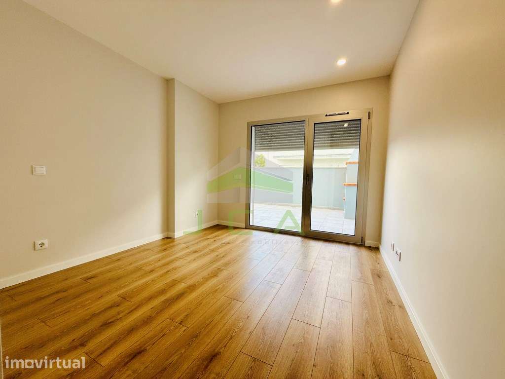 Apartamento T2 novo com terraço e garagem - Grande imagem: 4/14