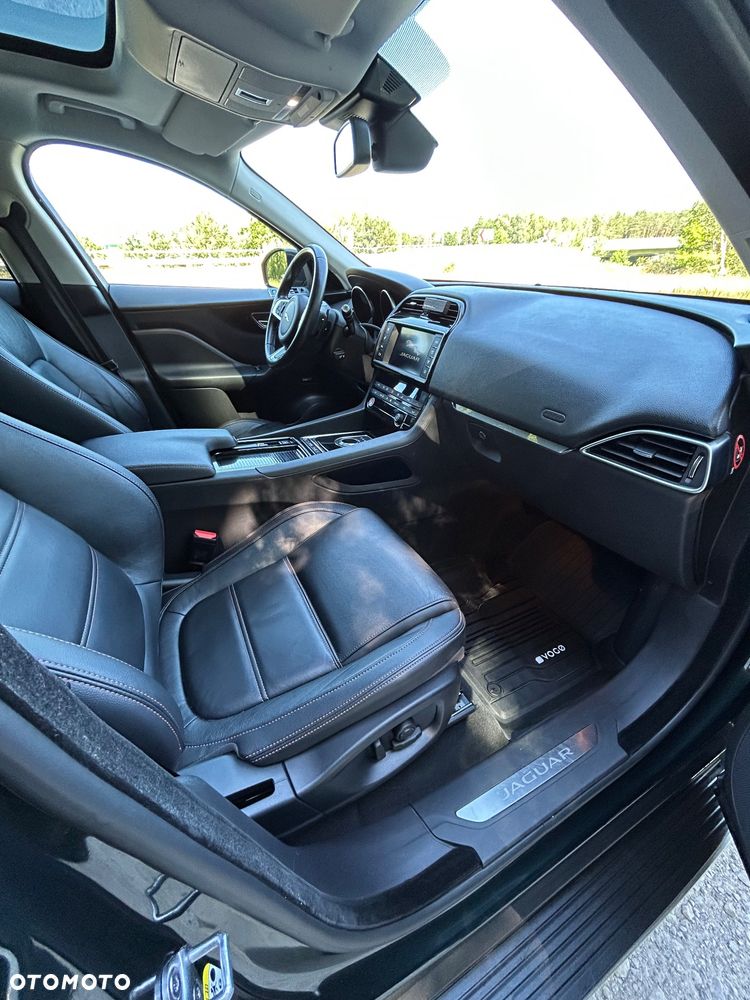 Jaguar F-Pace 25t AWD Prestige - 13