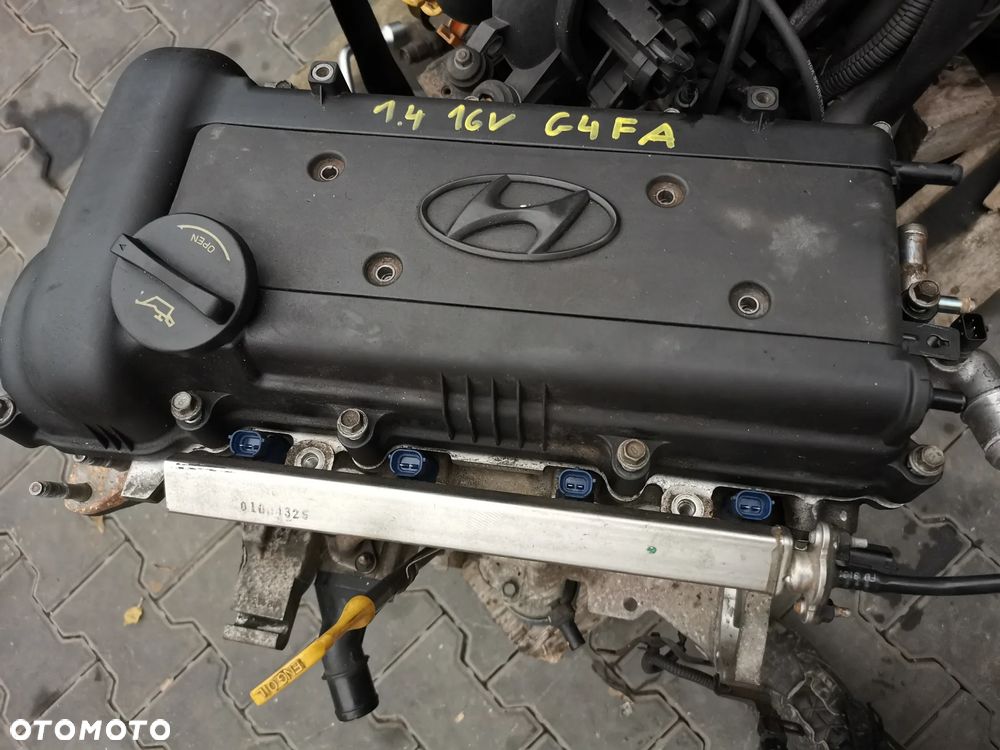 SIlnik na części 1.4 16V G4FA Uszkodzony Głowica Pokrywa Zaworów Blok - 1