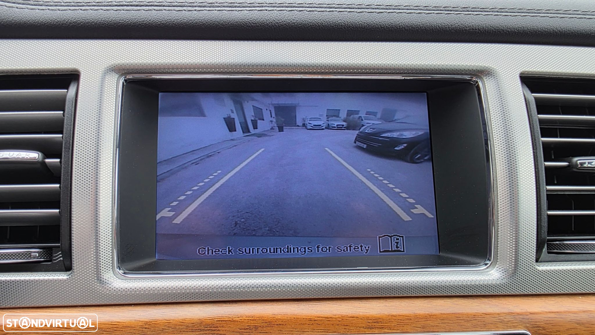 Jaguar XF 2.2 D Premium Luxury - 30