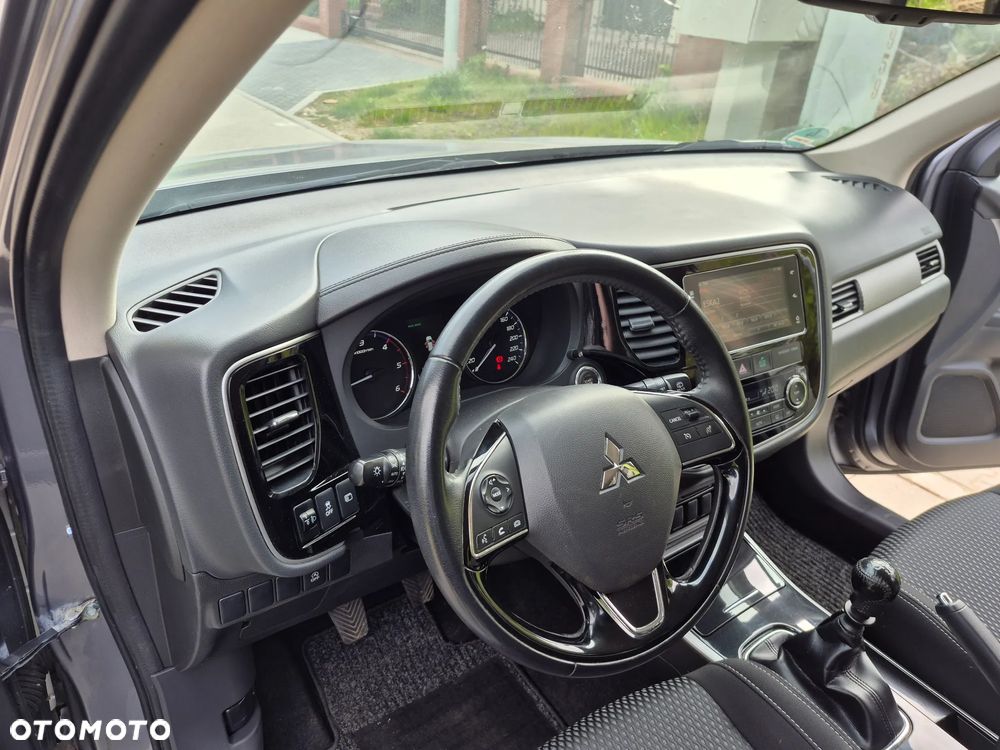 Mitsubishi Outlander 2.2 DI-D 2WD Plus - 8