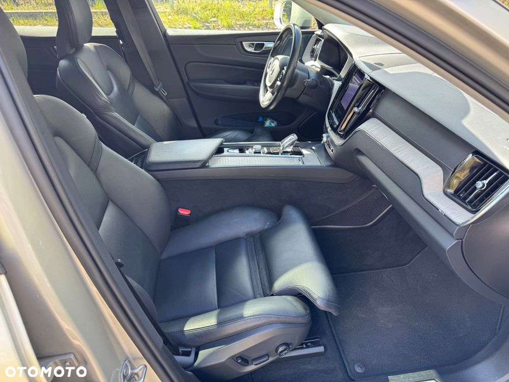 Volvo XC 60 B4 D Inscription - 34