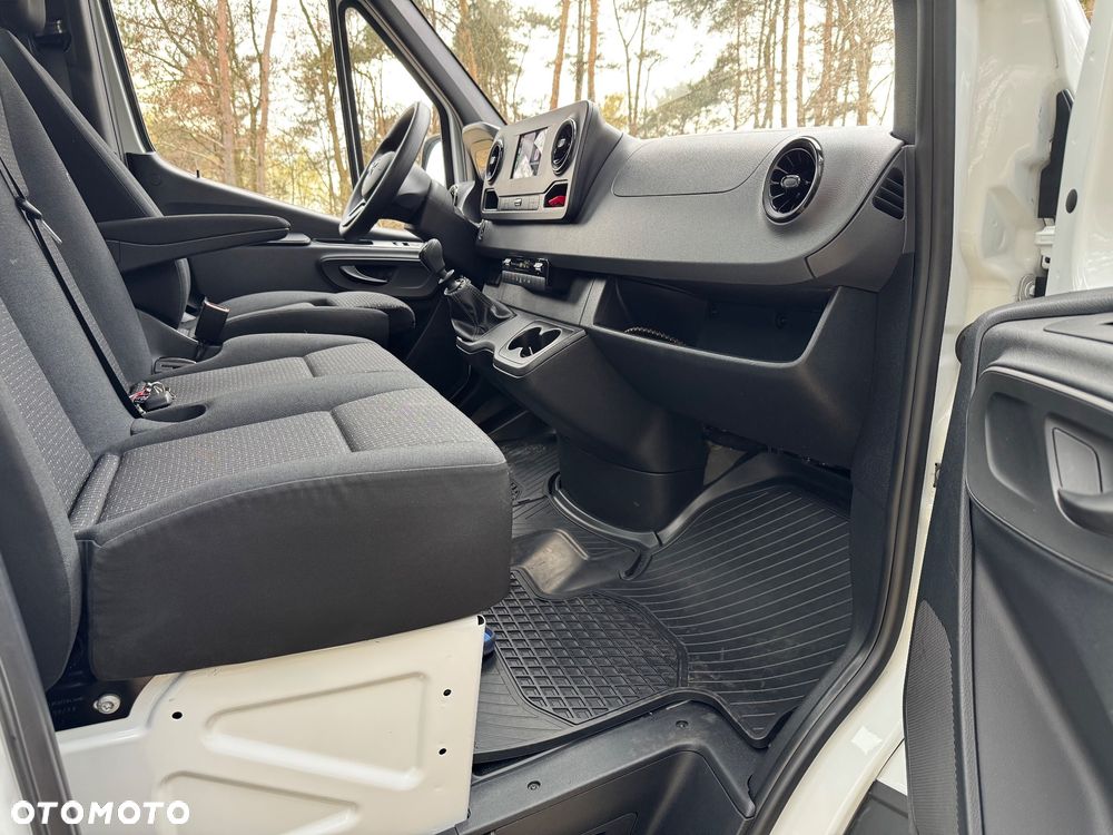 Mercedes-Benz Sprinter - 15
