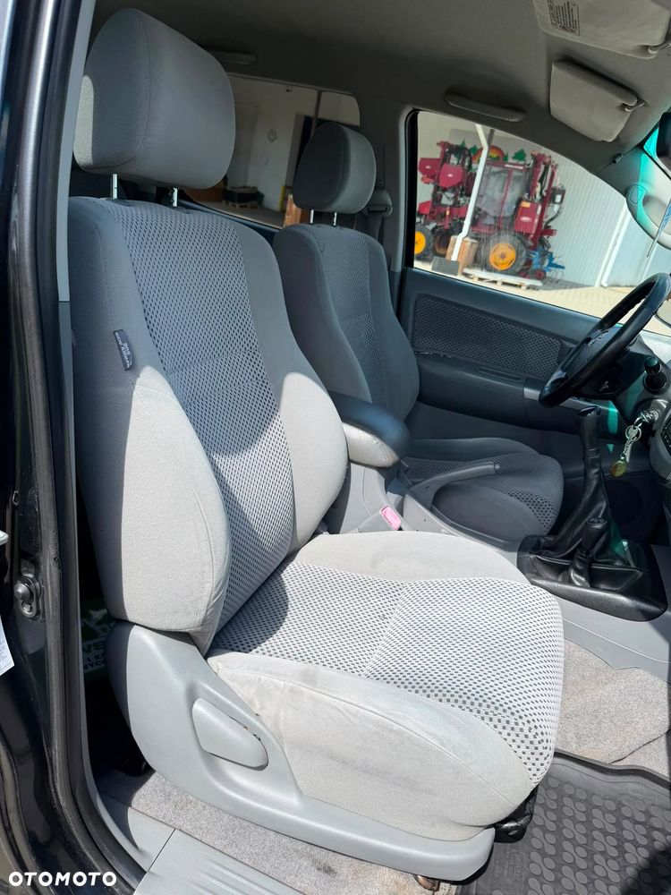 Toyota Hilux - 25