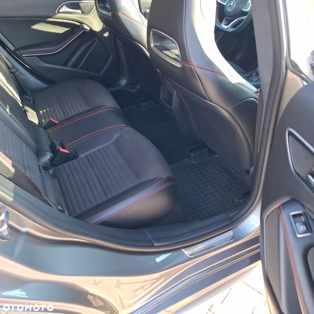 Mercedes-Benz CLA 200 AMG Line - 15