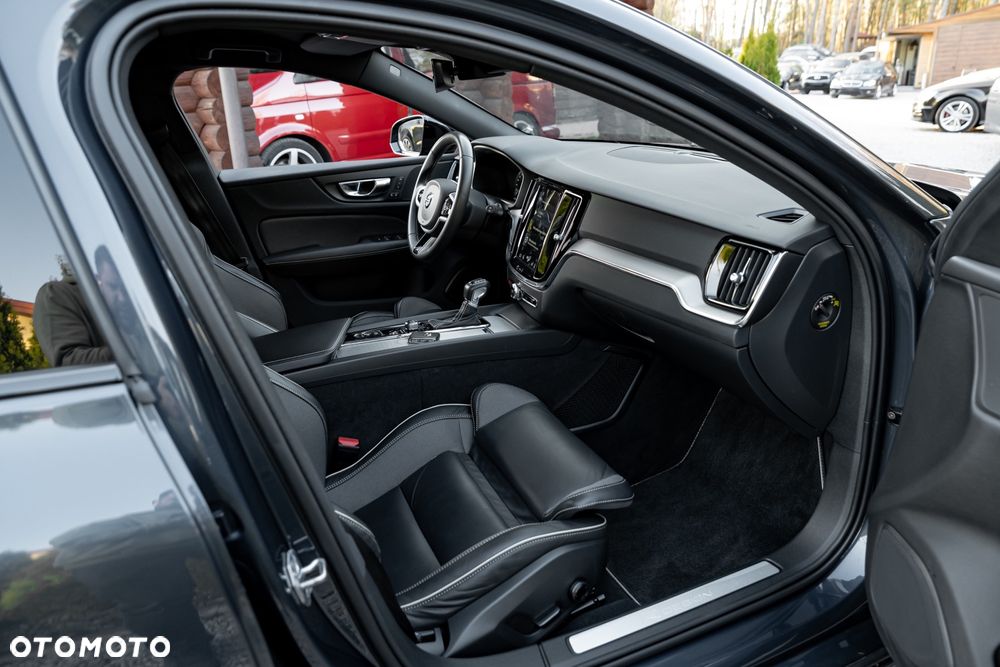 Volvo V60 B5 B R-Design - 23