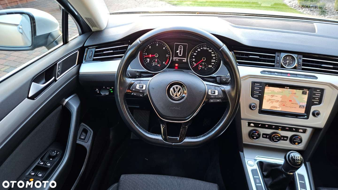 Volkswagen Passat Variant 2.0 TDI SCR Trendline - 15