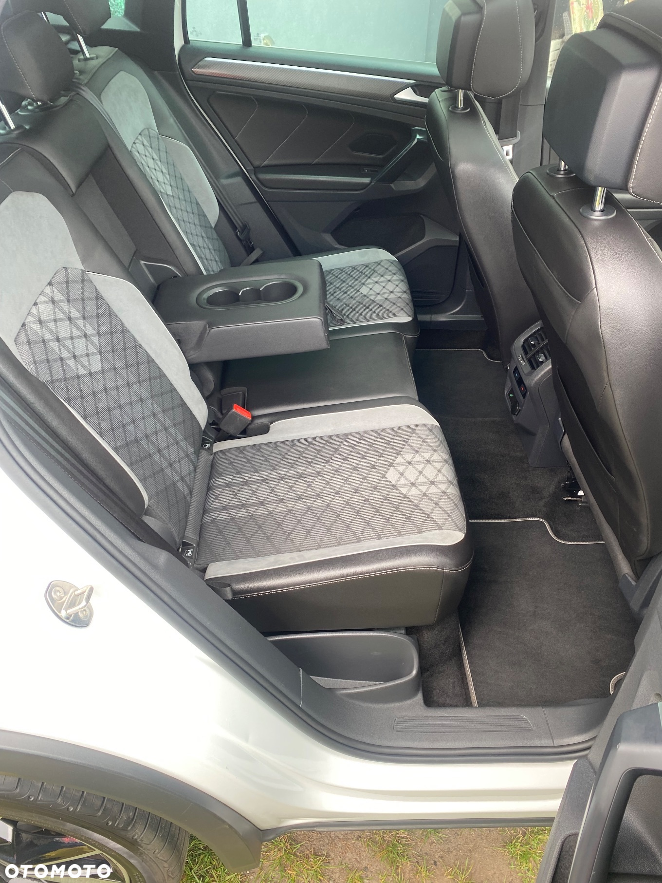 Volkswagen Tiguan 2.0 TDI SCR 4MOTION DSG R-Line - 37