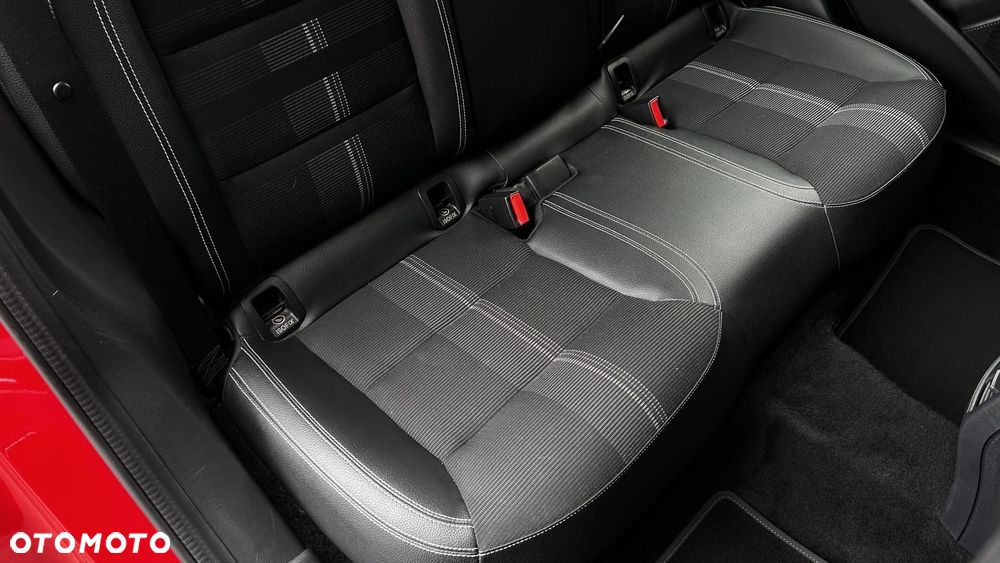 Mercedes-Benz GLA - 28