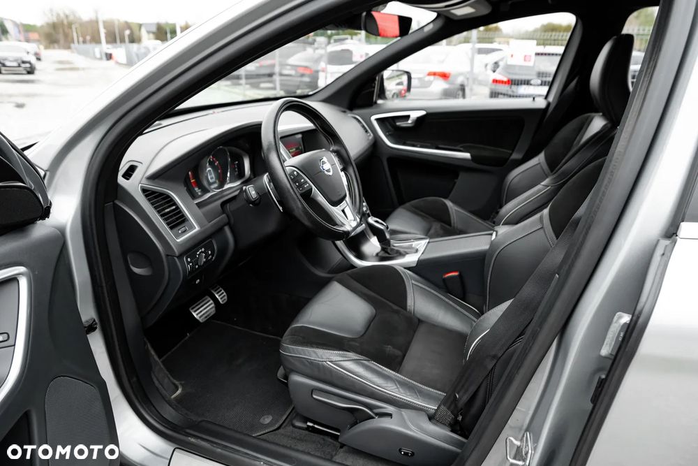 Volvo XC 60 T5 AWD R-Design Momentum EU6 - 19