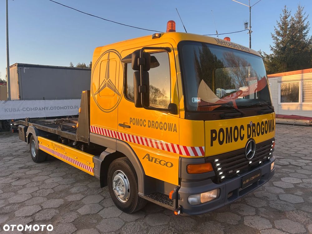 Mercedes-Benz ATEGO 815 LAWETA NA 2 AUTA / WCIĄGARKA Z PILOTEM / POMOC DROGOWA Z NAJAZDAMI / BARDZO ŁADNY STAN / OŚWIETLENIE OSTRZEGAWCZE / KABINA SYPIALNA !! - 9