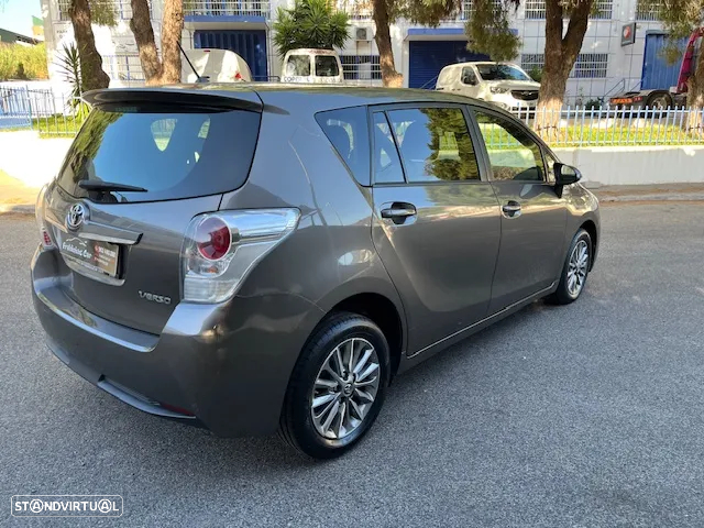 Toyota Verso 1.6 D-4D Comfort - 8