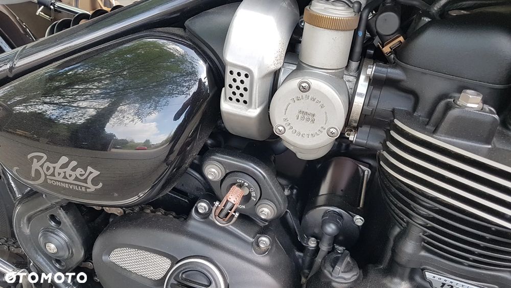 Triumph Bonneville Bobber - 7