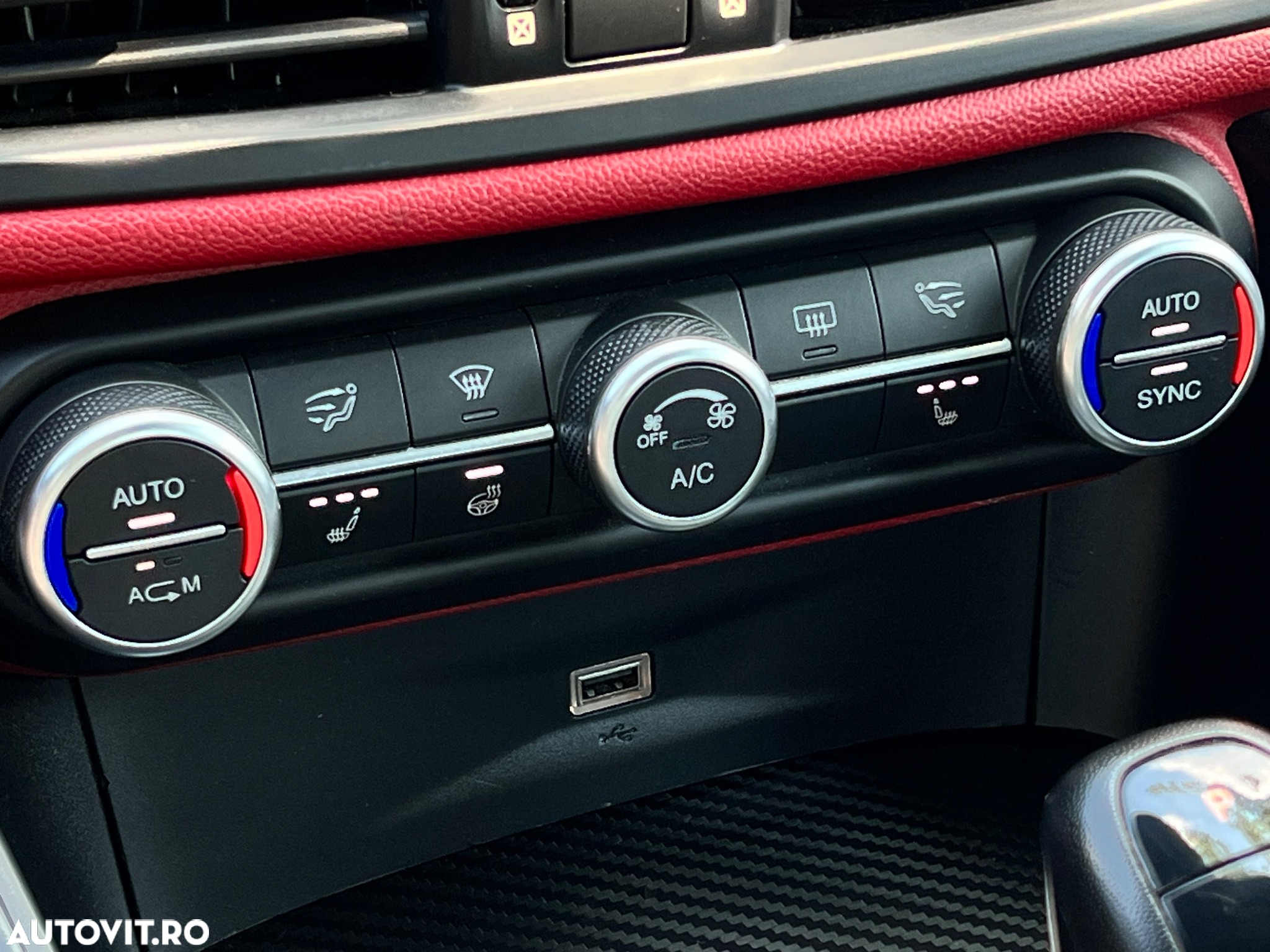 Alfa Romeo Giulia 2.9 V6 Bi-Turbo AT8 Quadrifoglio - 28
