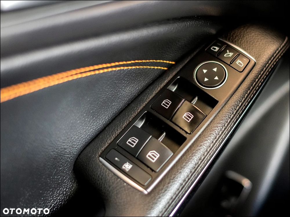 Mercedes-Benz CLA 180 7G-DCT Urban - 31