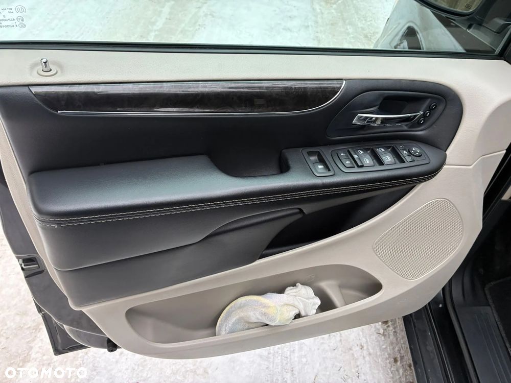 Chrysler Town & Country 3.6 Limited - 20