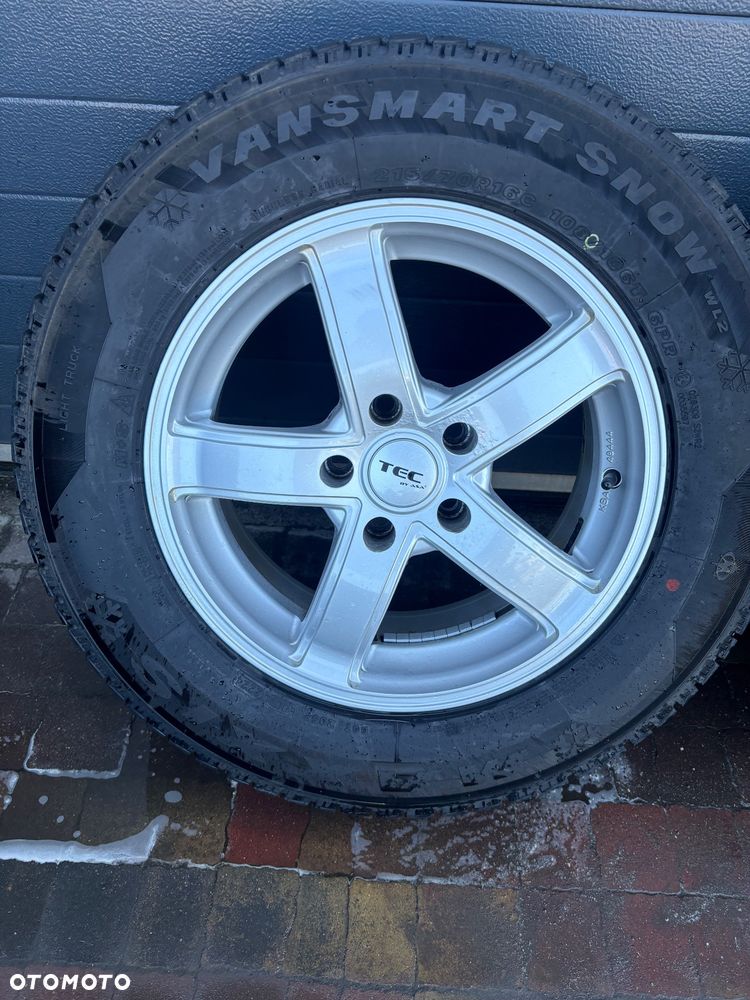 Alufelgi z Oponami 5x114.3 7Jx16 ET 38 215/70/16C 24r - 3