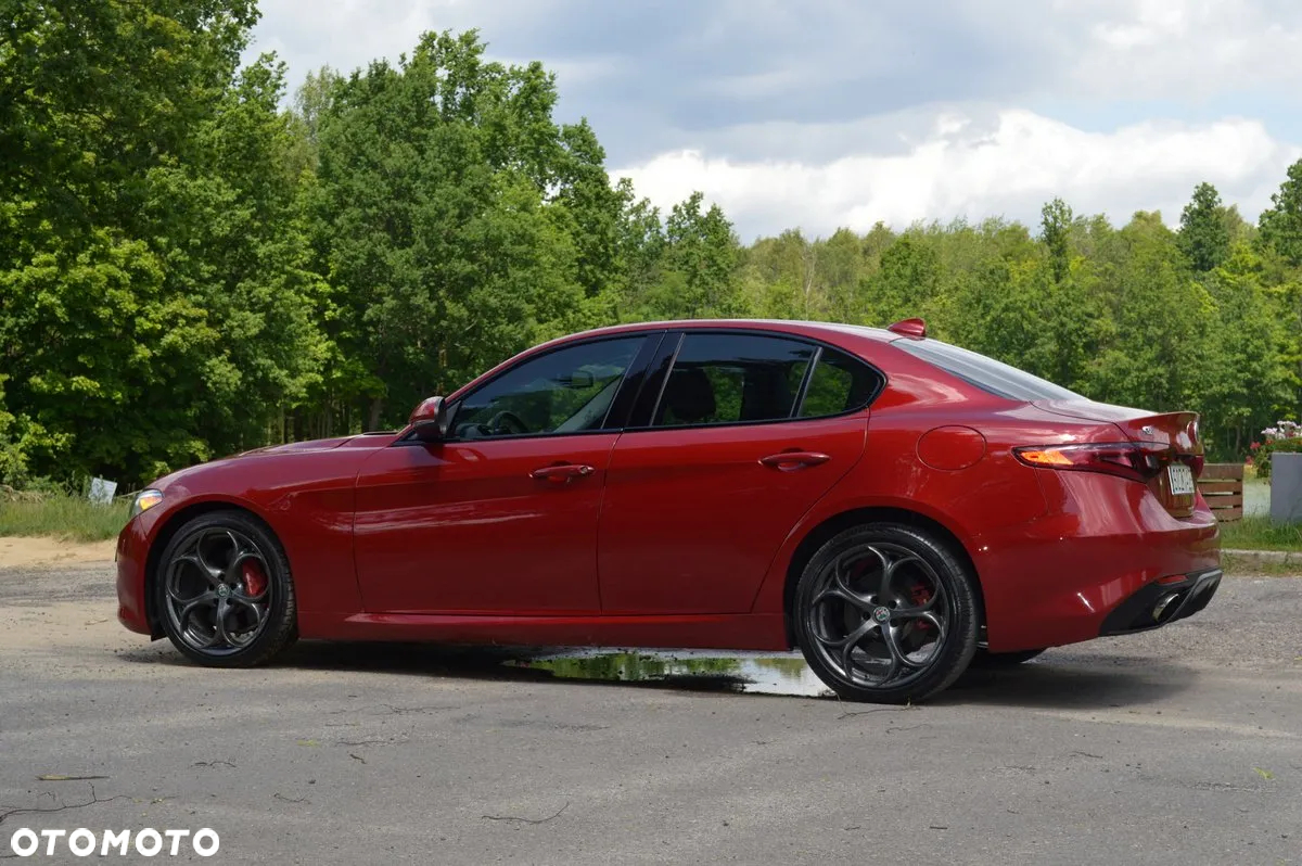 Alfa Romeo Giulia 2.0 Turbo 16V AT8-Q4 Veloce - 5