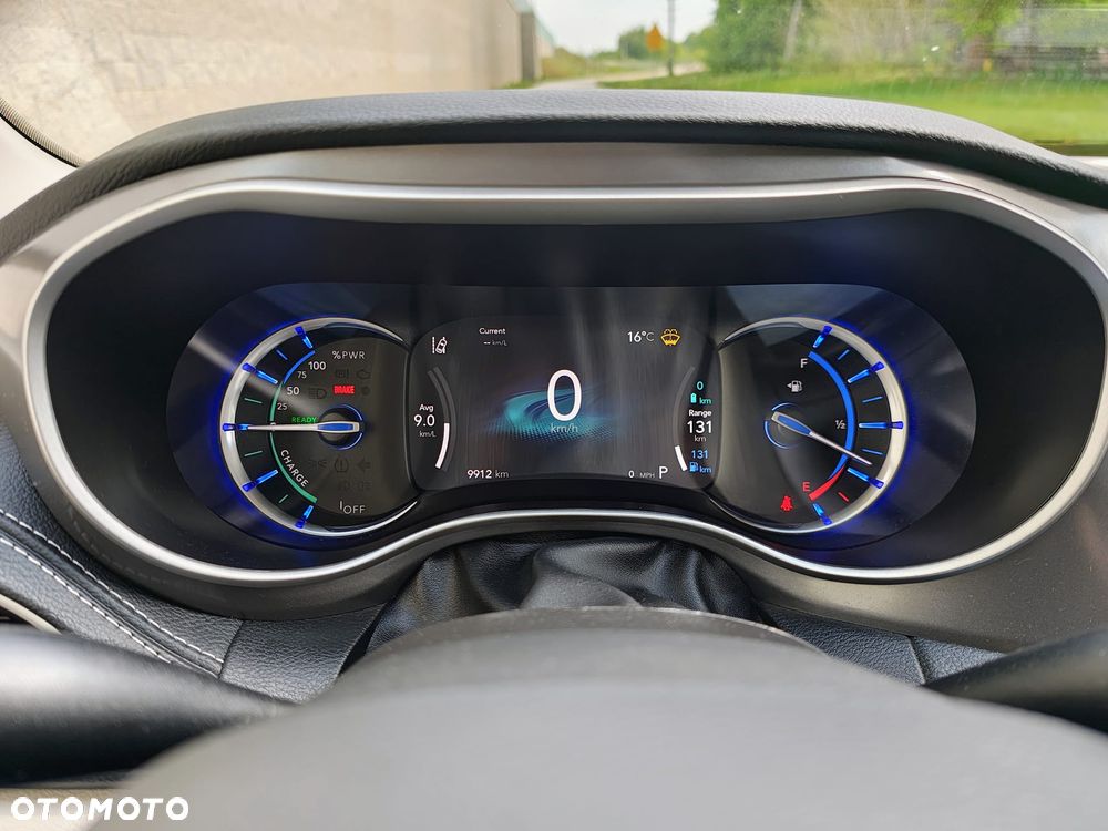 Chrysler Pacifica - 12