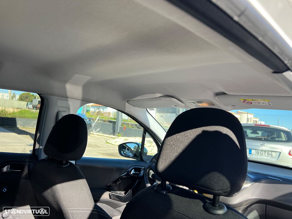 Peugeot 208 1.2 PureTech Style - 18